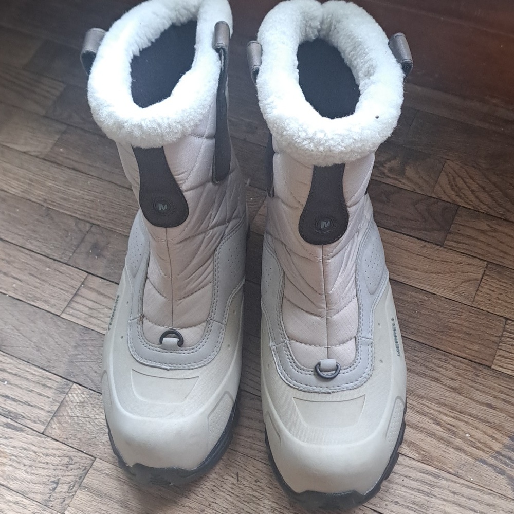 Merrell Waterproof 8.5 . - Picture 2 of 7